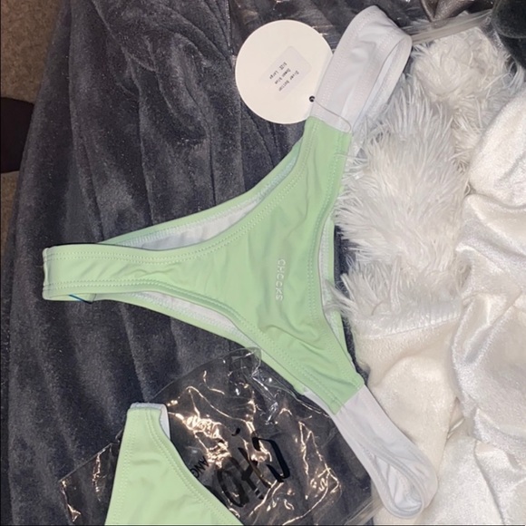 CHOOKS LA SWIMSUIT - Picture 4 of 4